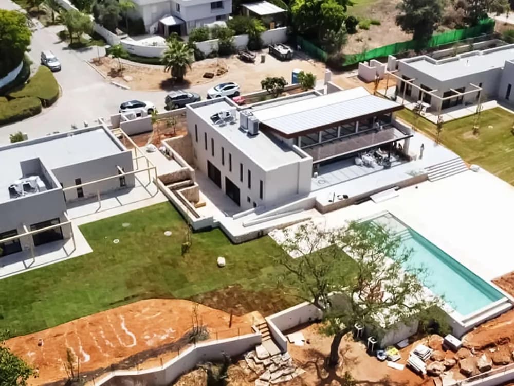 שלושה צמודי קרקע בקיסריה